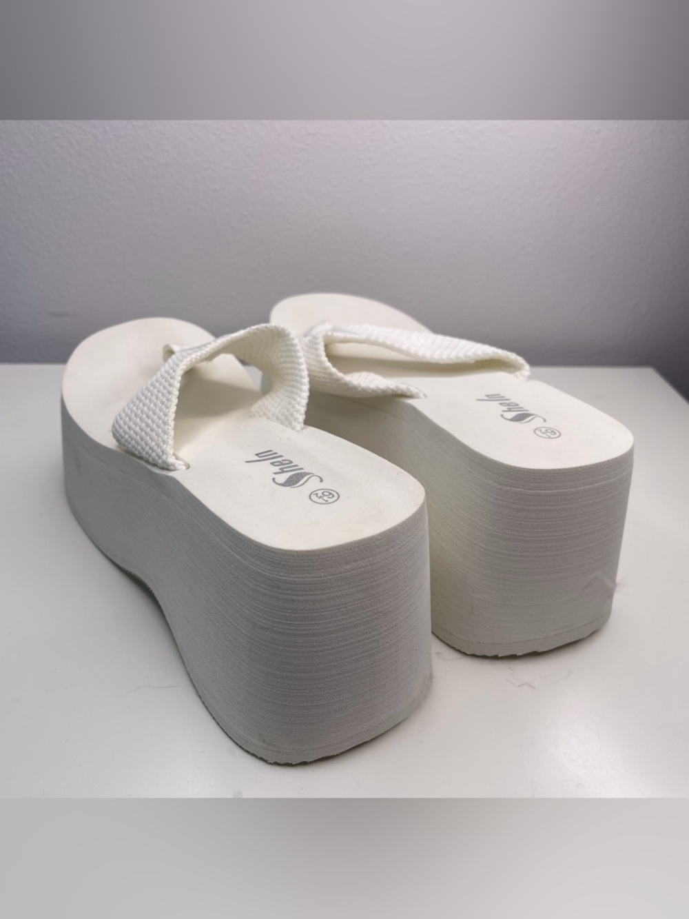white chunky platform thong sandals, size 6.5 / 37 - Picture 5 of 7